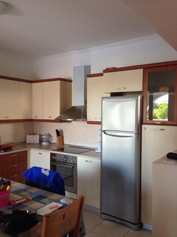 The fully equipped kitchen